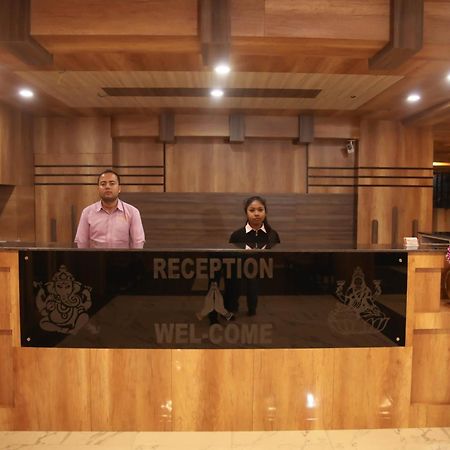 Hotel Royal Safari Sauraha Buitenkant foto