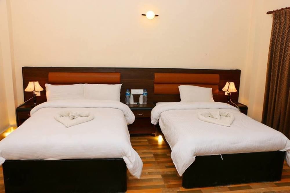 Hotel Royal Safari Sauraha Buitenkant foto